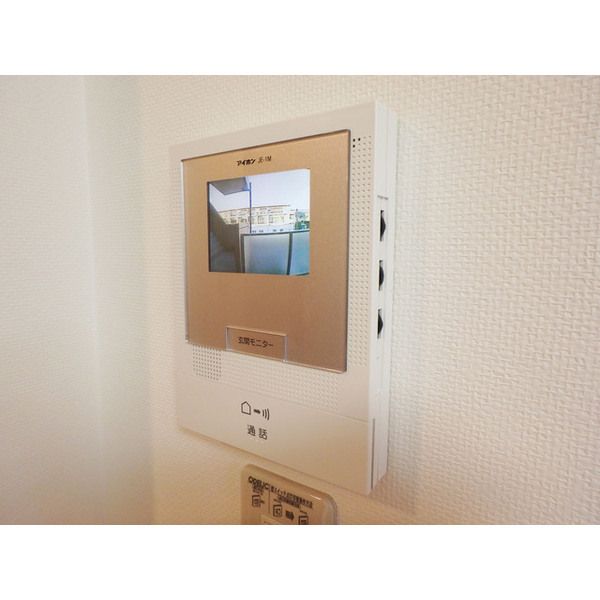 �y�Z�L�����e�B�z�@