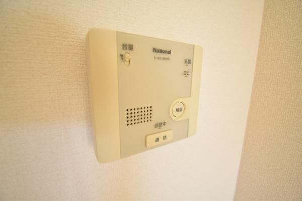 �y�Z�L�����e�B�z�@