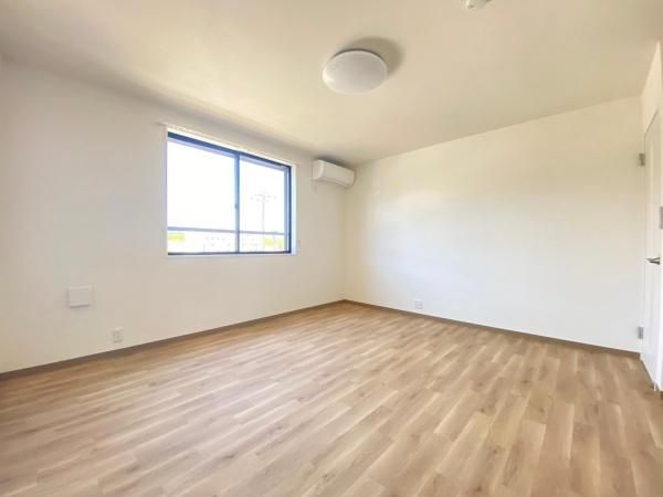 �y�����E���r���O�z�@