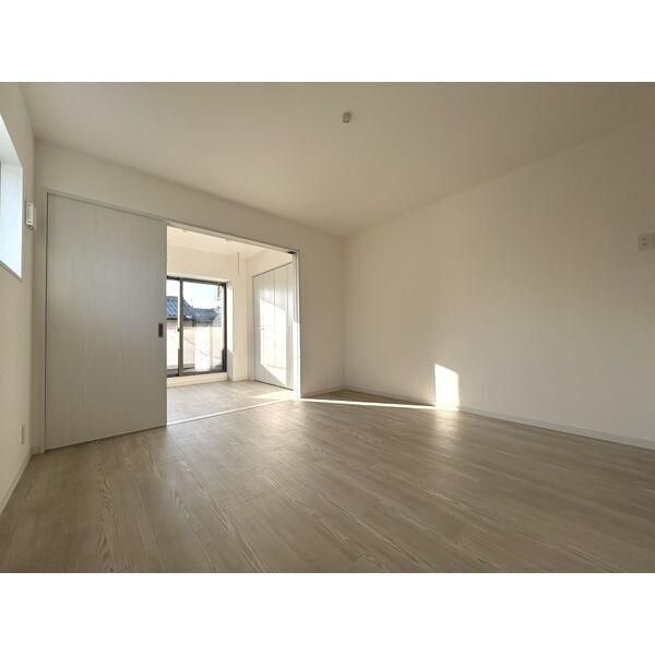 �y�����E���r���O�z�@