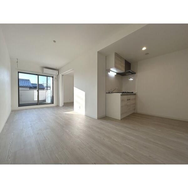 �y�����E���r���O�z�@