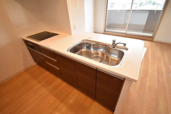 �y�L�b�`���z�@