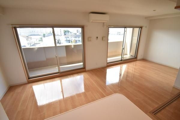 �y�����E���r���O�z�@