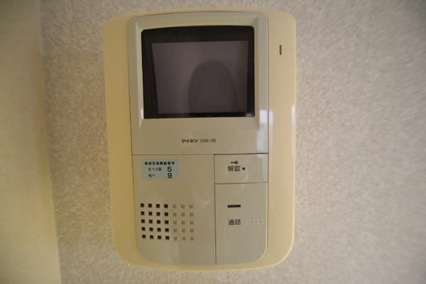 �y�Z�L�����e�B�z�@