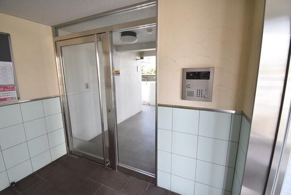 �y�Z�L�����e�B�z�@