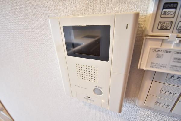 �y�Z�L�����e�B�z�@