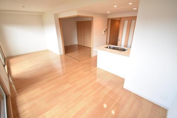 �y�����E���r���O�z�@