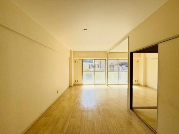 �y�����E���r���O�z�@