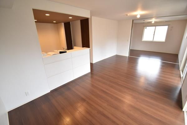 �y�����E���r���O�z�@