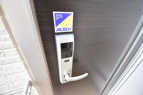 �y�Z�L�����e�B�z�@