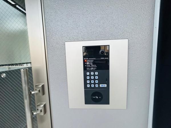 �y�Z�L�����e�B�z�@