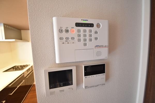 �y�Z�L�����e�B�z�@