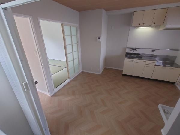 �y�����E���r���O�z�@