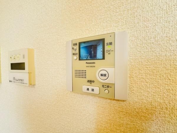 �y�Z�L�����e�B�z�@