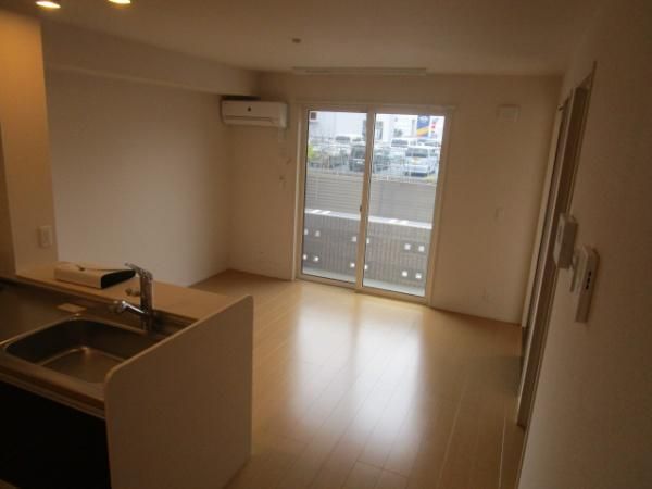 �y�����E���r���O�z�@