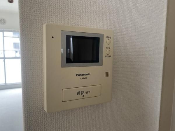 �y�Z�L�����e�B�z�@