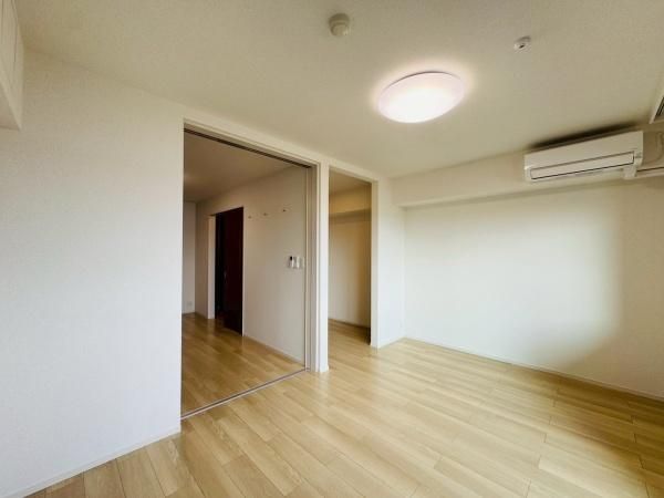 �y�����E���r���O�z�@