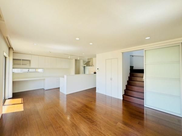 �y�����E���r���O�z�@