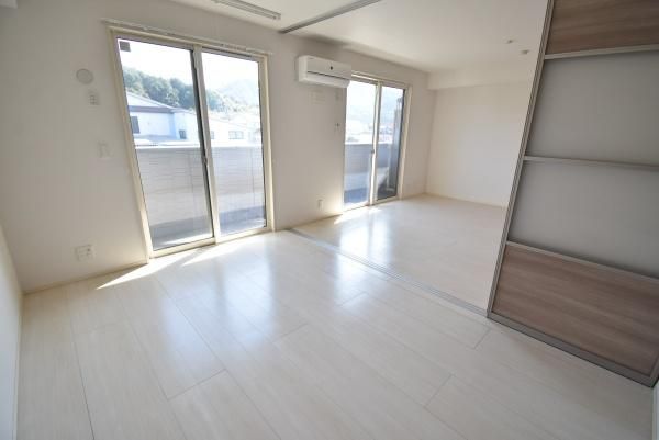 �y�����E���r���O�z�@