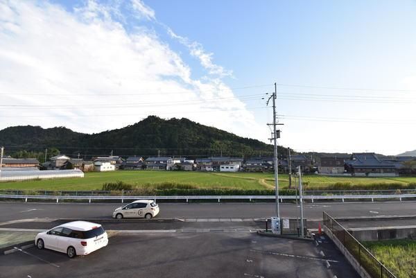 �y���]�z�@