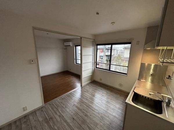 �y�����E���r���O�z�@