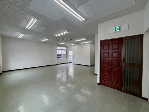 �y�����E���r���O�z�@