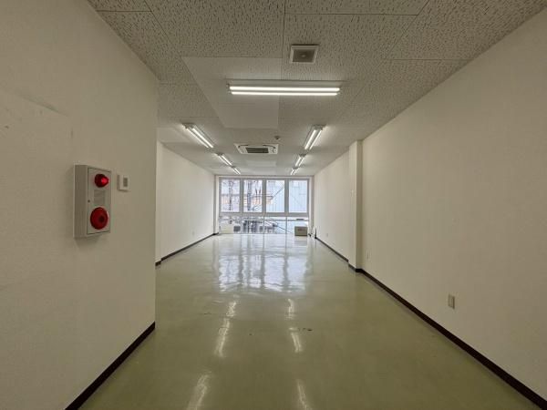 �y�����E���r���O�z�@