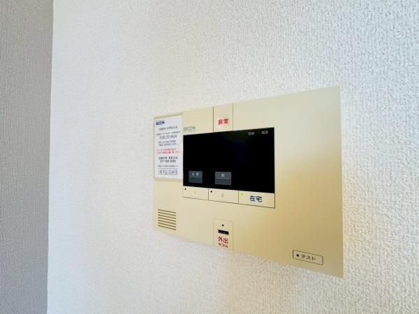 �y�Z�L�����e�B�z�@