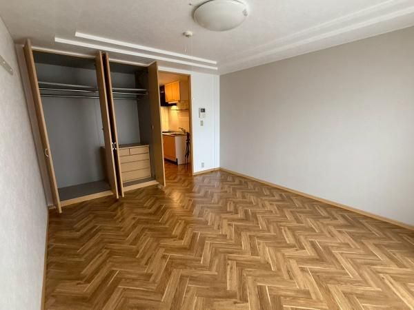 �y�����E���r���O�z�@