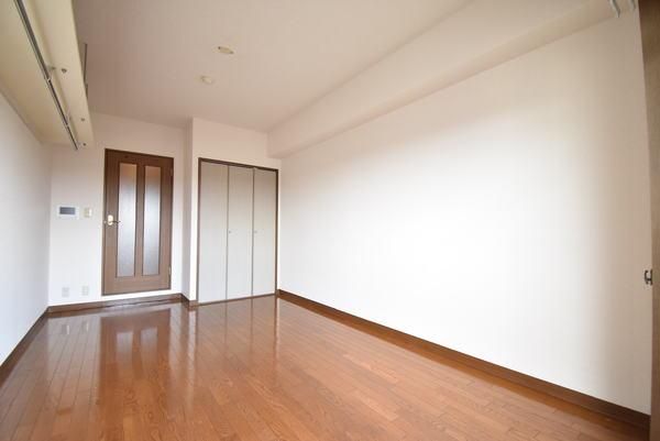 �y�����E���r���O�z�@