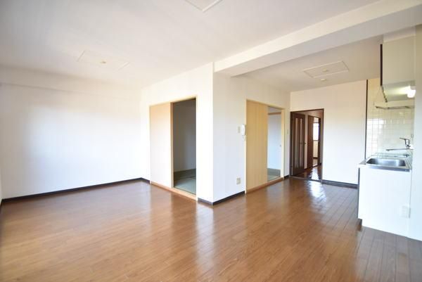 �y�����E���r���O�z�@���d�l�ʐ^