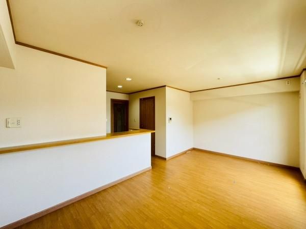 �y�����E���r���O�z�@