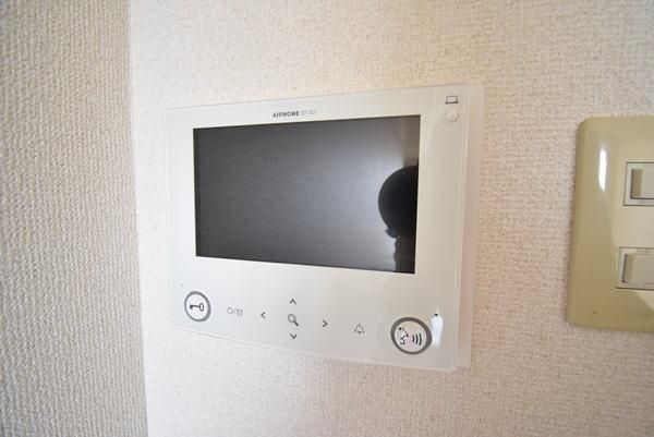 �y�Z�L�����e�B�z�@