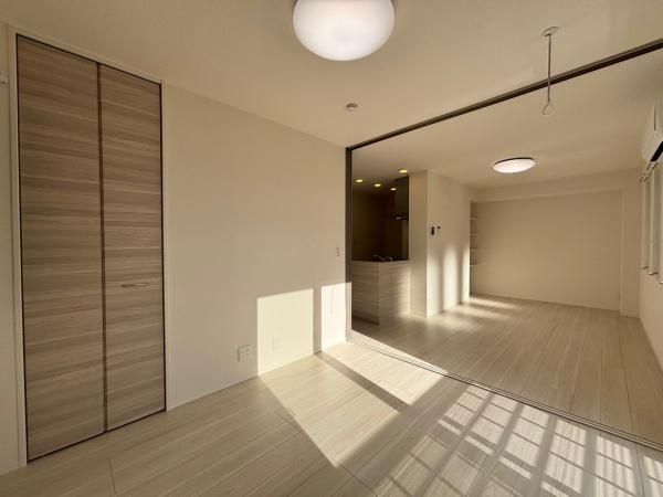 �y�����E���r���O�z�@