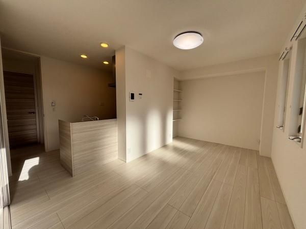 �y�����E���r���O�z�@