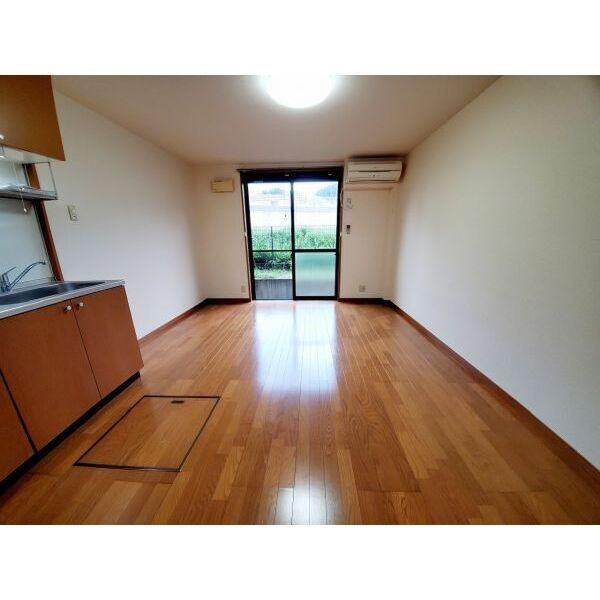 �y�����E���r���O�z�@