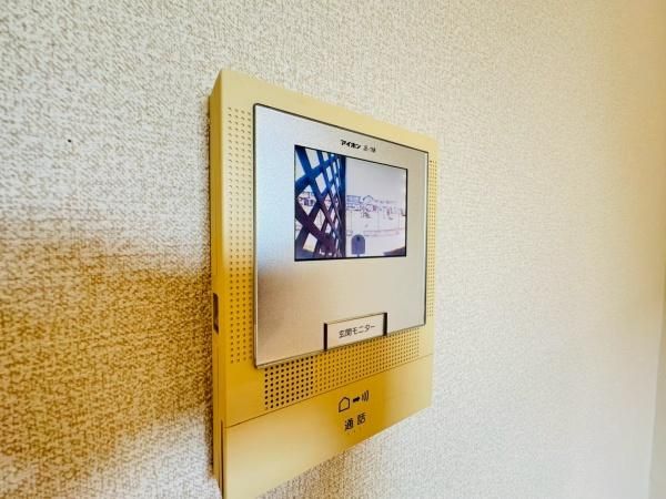 �y�Z�L�����e�B�z�@