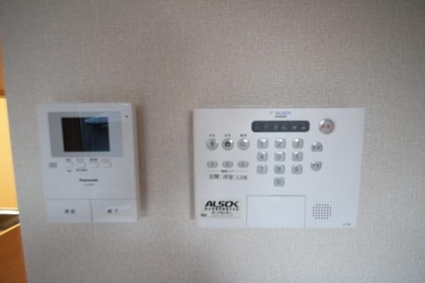 �y�Z�L�����e�B�z�@