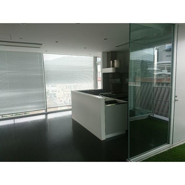 �y�����E���r���O�z�@