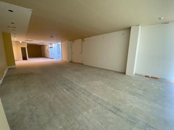 �y�����E���r���O�z�@