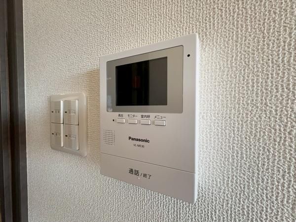 �y�Z�L�����e�B�z�@