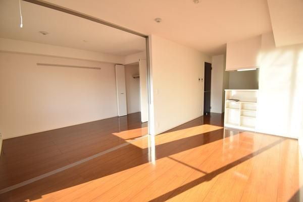 �y�����E���r���O�z�@