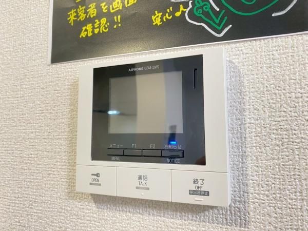 �y�Z�L�����e�B�z�@