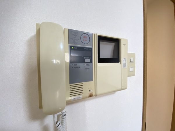 �y�Z�L�����e�B�z�@