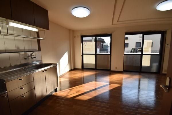 �y�����E���r���O�z�@