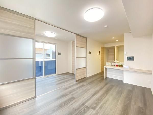 �y�����E���r���O�z�@