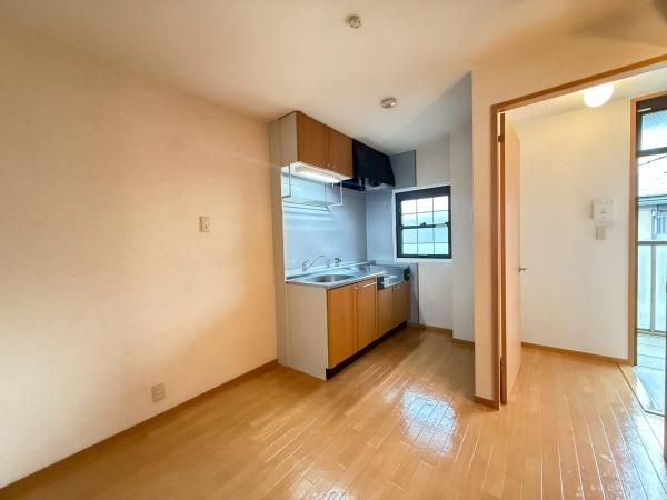 �y�����E���r���O�z�@