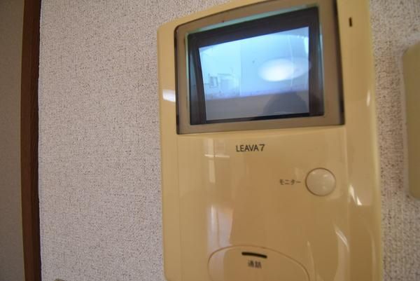 �y�Z�L�����e�B�z�@