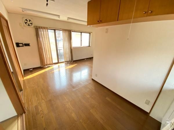 �y�����E���r���O�z�@