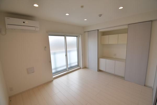 �y�����E���r���O�z�@